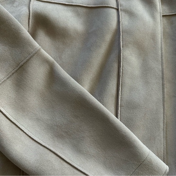 Zara jacket. Suede fabrics , perfect for Spring and Fall. - Picture 3 of 5
